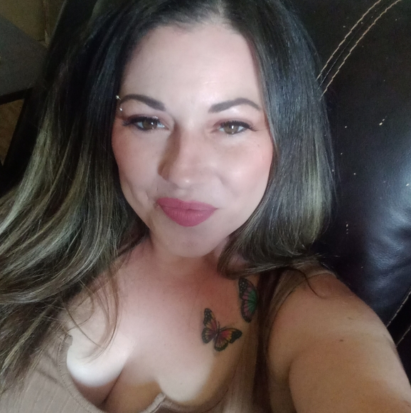 Meet your Posher, Sarah - Picture 1 of 5